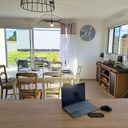 Single Storey Holiday Home In Cléder エクステリア 写真
