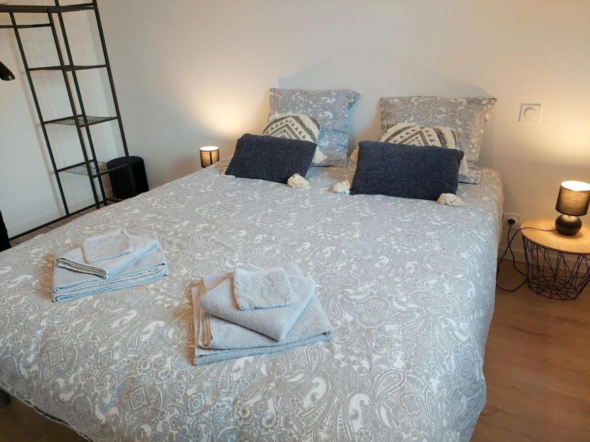 Single Storey Holiday Home In Cléder エクステリア 写真