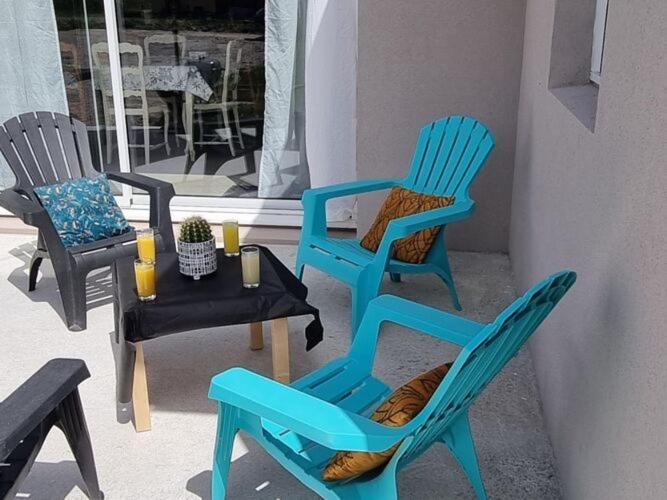 Single Storey Holiday Home In Cléder エクステリア 写真