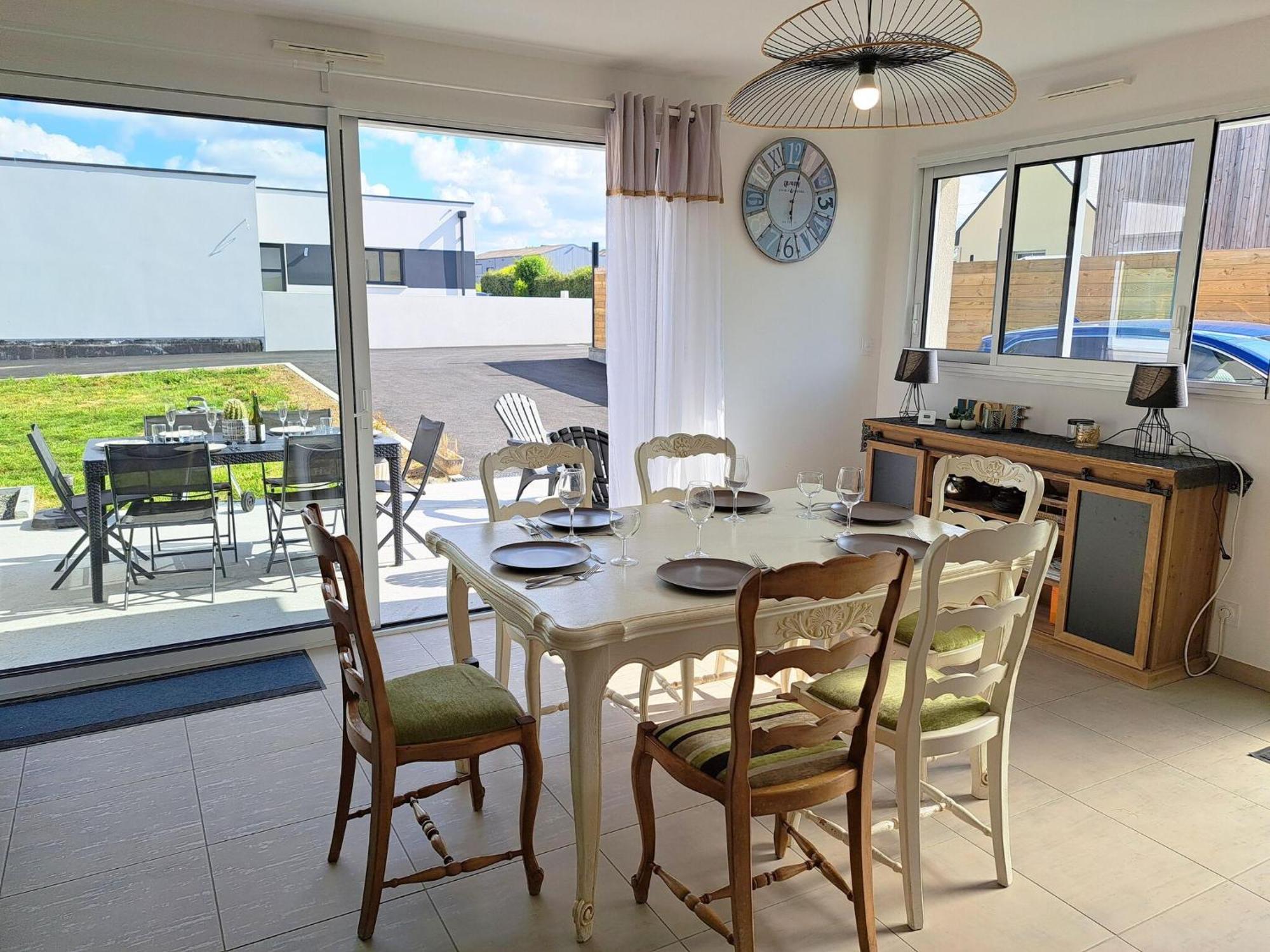 Single Storey Holiday Home In Cléder エクステリア 写真