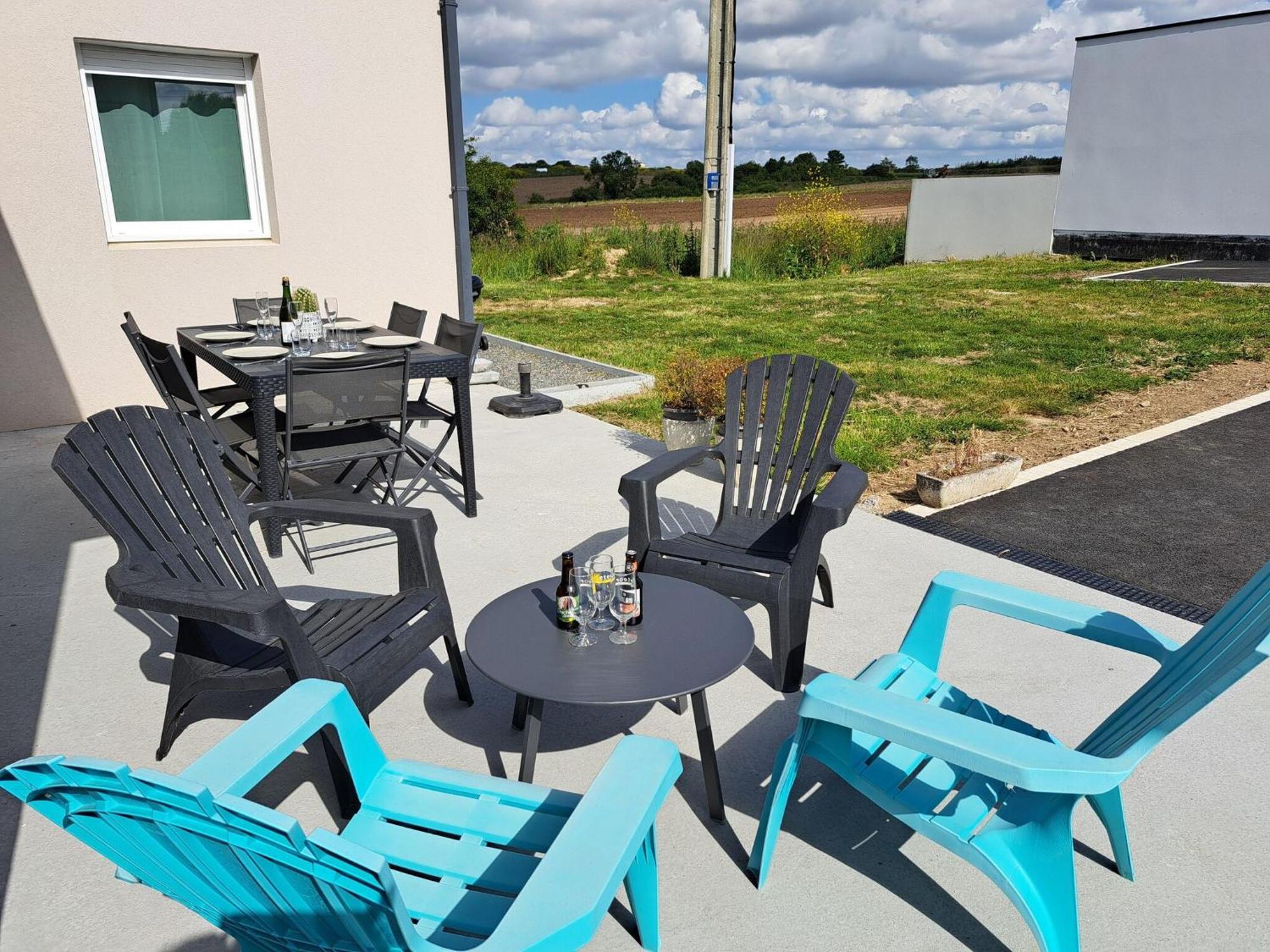Single Storey Holiday Home In Cléder エクステリア 写真